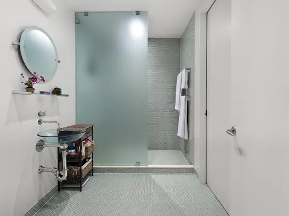 335 West 38th Street image 16 of 17