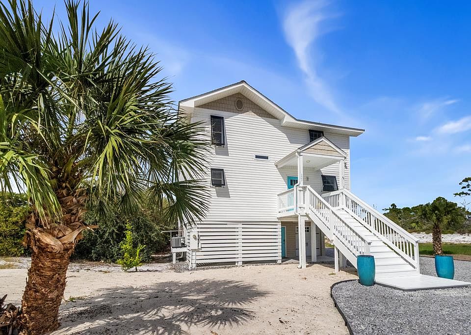 1st image of 221 Sandlewood Blvd