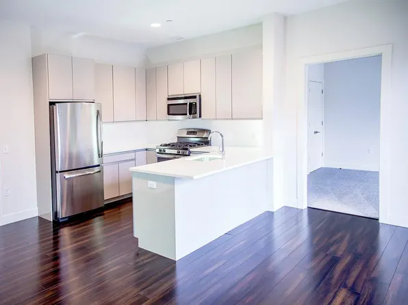 24 N Main. St, 24 N Main St APT 2F, West Hartford, CT 06107