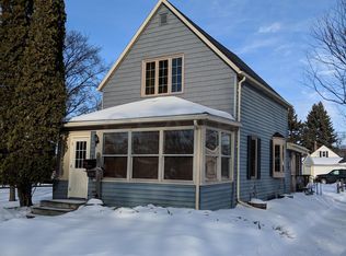 2002 4th Ave N, Grand Forks, ND 58203
