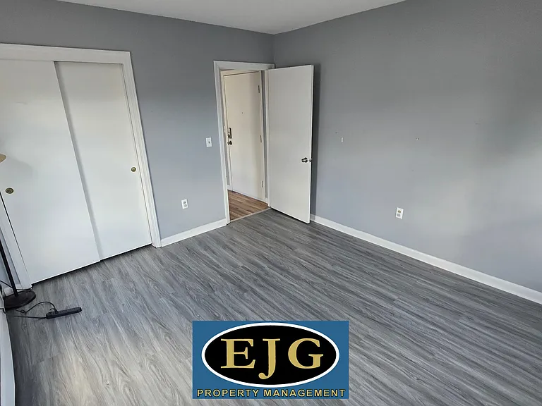 51-53 Laurel St #2 — Photo 9