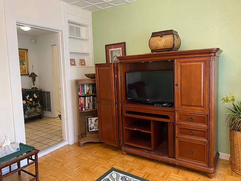 422B W New York Ave — Photo 8