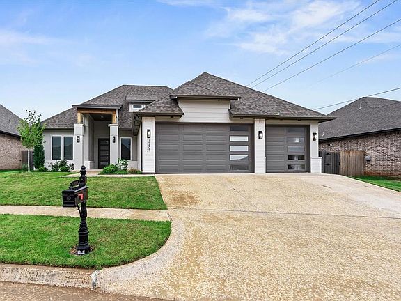 2nd image of 15805 Capri Ln