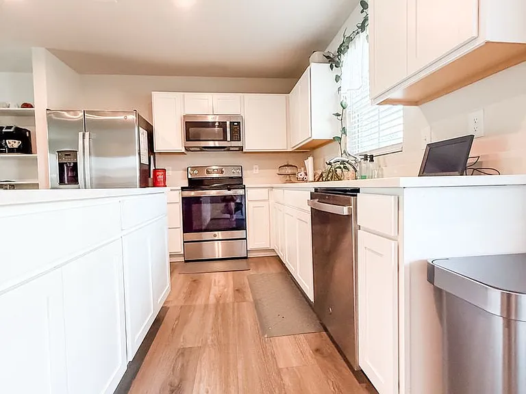 624 Batchomble Ln — Photo 7