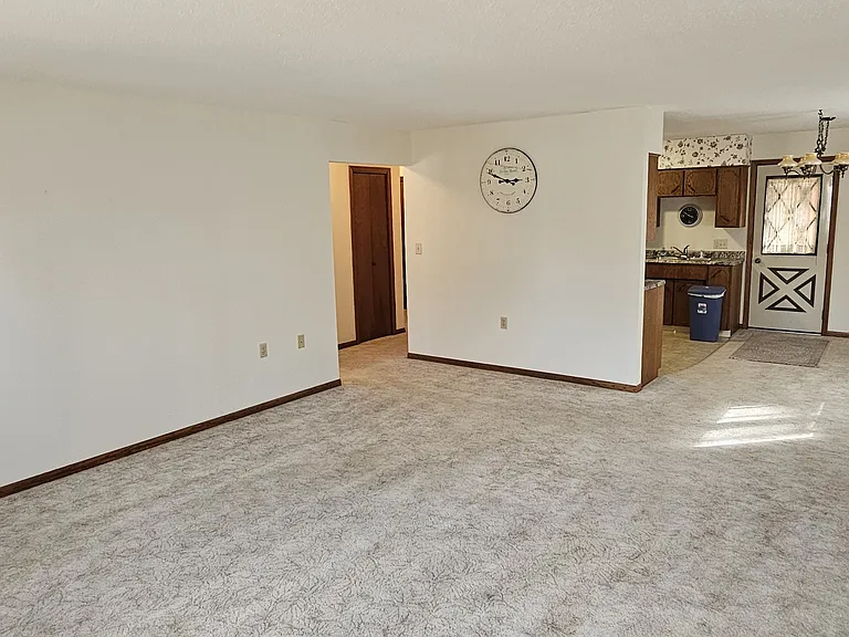 715 Code Ave S #7 — Photo 6