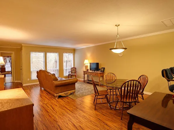 7166 N Fruit Ave APT 102, Fresno, CA 93711