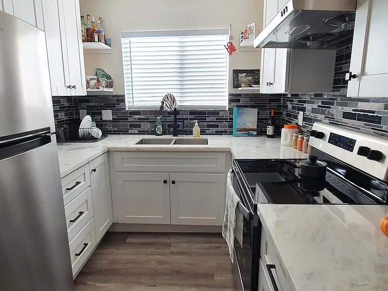 1061 Chalcedony St #6 — Photo 2