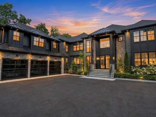 13 Sleepy Hollow Lane, Dix Hills, NY 11746