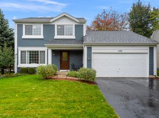 520 Bourbon Ln, Naperville, IL 60565