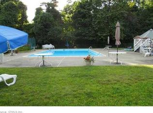 91 E Gate Ln, Hamden, CT 06514