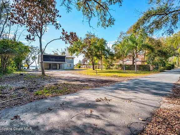 4th image of 535 Robin Hood Dr