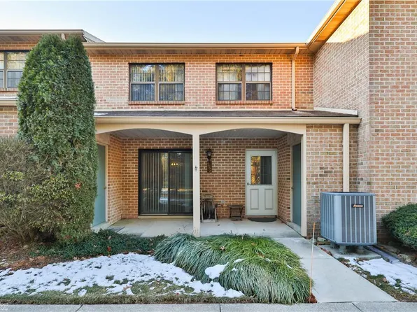 2668 Rolling Green Pl, Macungie, PA 18062