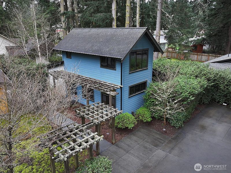 2nd image of 313 Edgecliff Drive