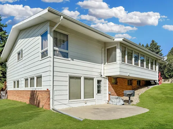 1104 20th St NW, Minot, ND 58703