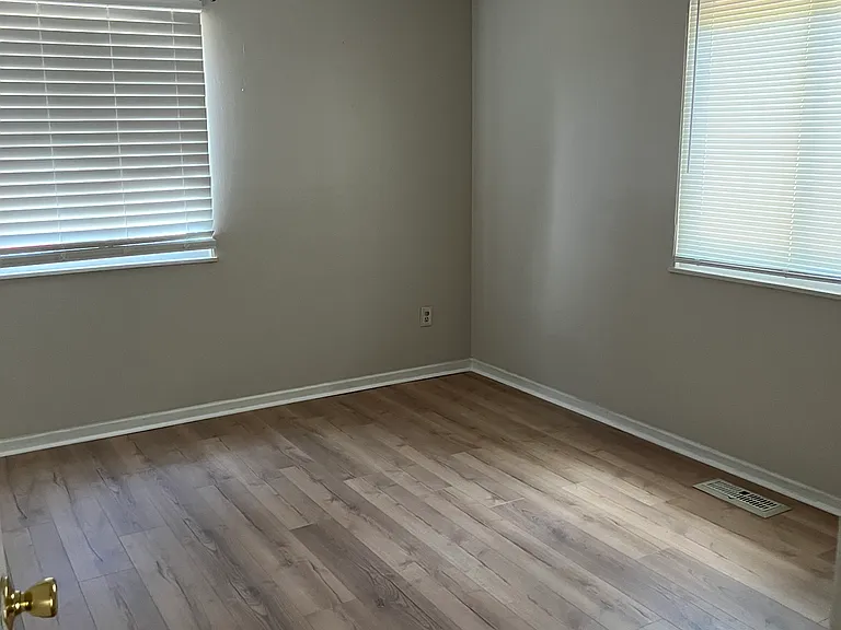 3433 Spanish Villa Dr — Photo 1