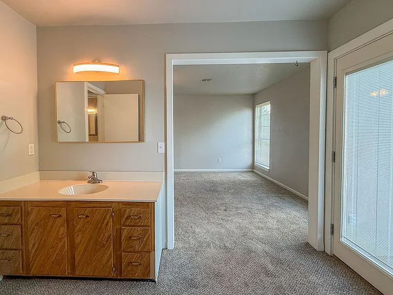 12021 Hawthorne Ln — Photo 26