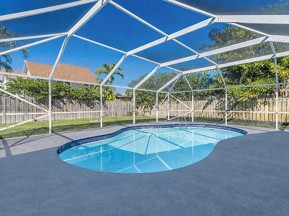 4th image of 1128 Rainwood Cir
