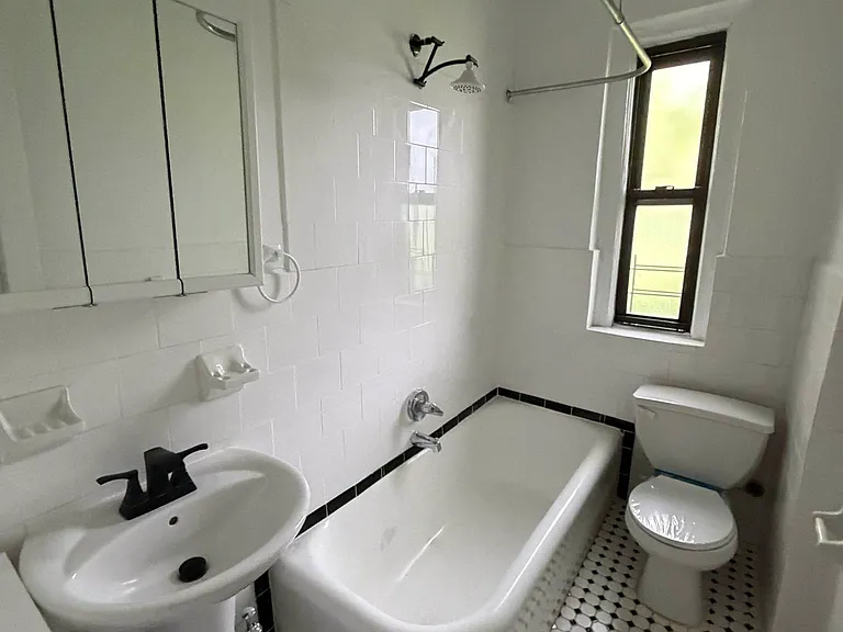 9 Seaman Ave #F — Photo 8