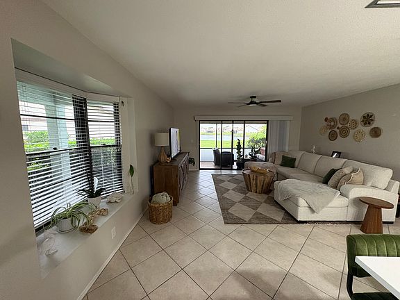 5th image of 600 Carriage House Ln APT 101