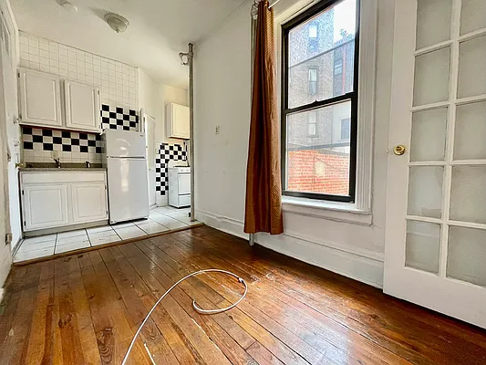 Rented by J Misrahi Realty Corp | media 4