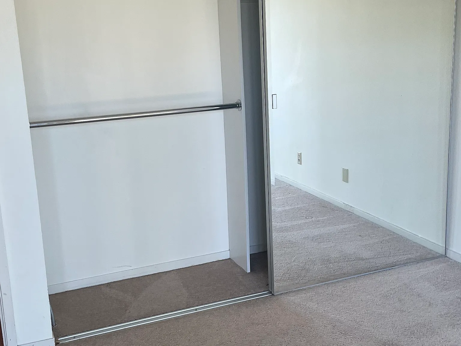2 bed, 980 sqft, $7,850 — Photo 4