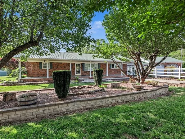 1362 Us Highway 311 N, Walnut Cove, NC 27052