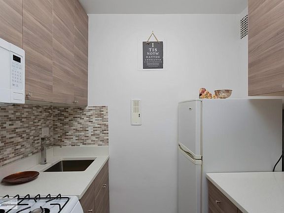 3rd image of 136 E 56th St APT 12A