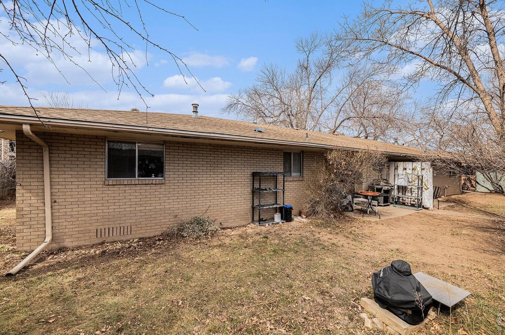 449-451 E Drake Rd