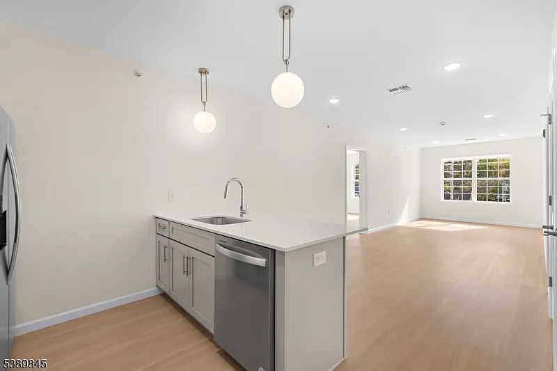 Building Photo - 70 Ridgedale Ave #310