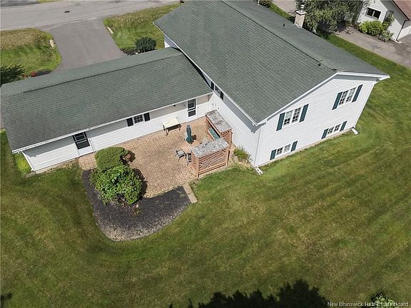 3rd image of 11 Clover Ct