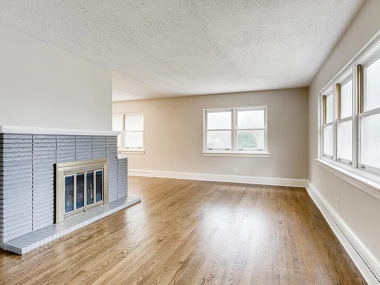 1214 Knox St — Photo 2