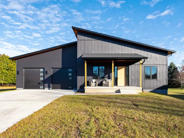 2120 Tori Ln, Marinette, WI 54143