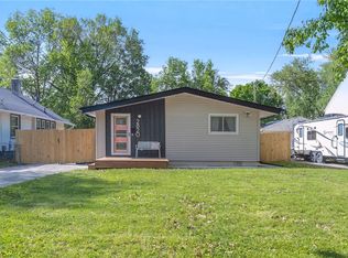 2820 Arnold Rd, Des Moines, IA 50310