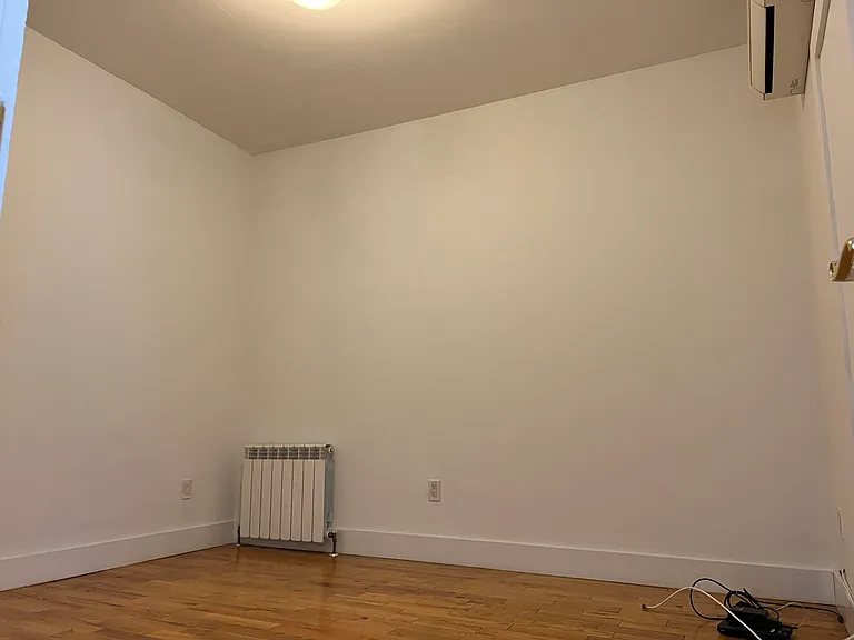 152 Franklin St #2R — Photo 8