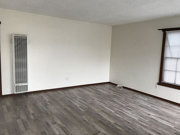 4th image of 9046 Los Angeles St