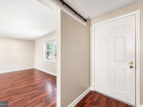 5th image of 704 S Washington St
