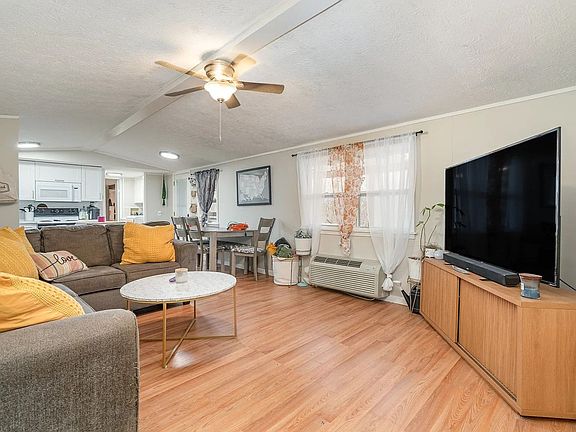 2nd image of 1023 Deer Ridge Rd