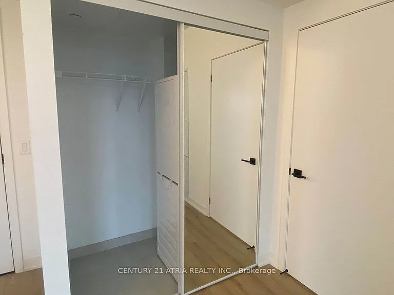319 Jarvis St #911 — Photo 7