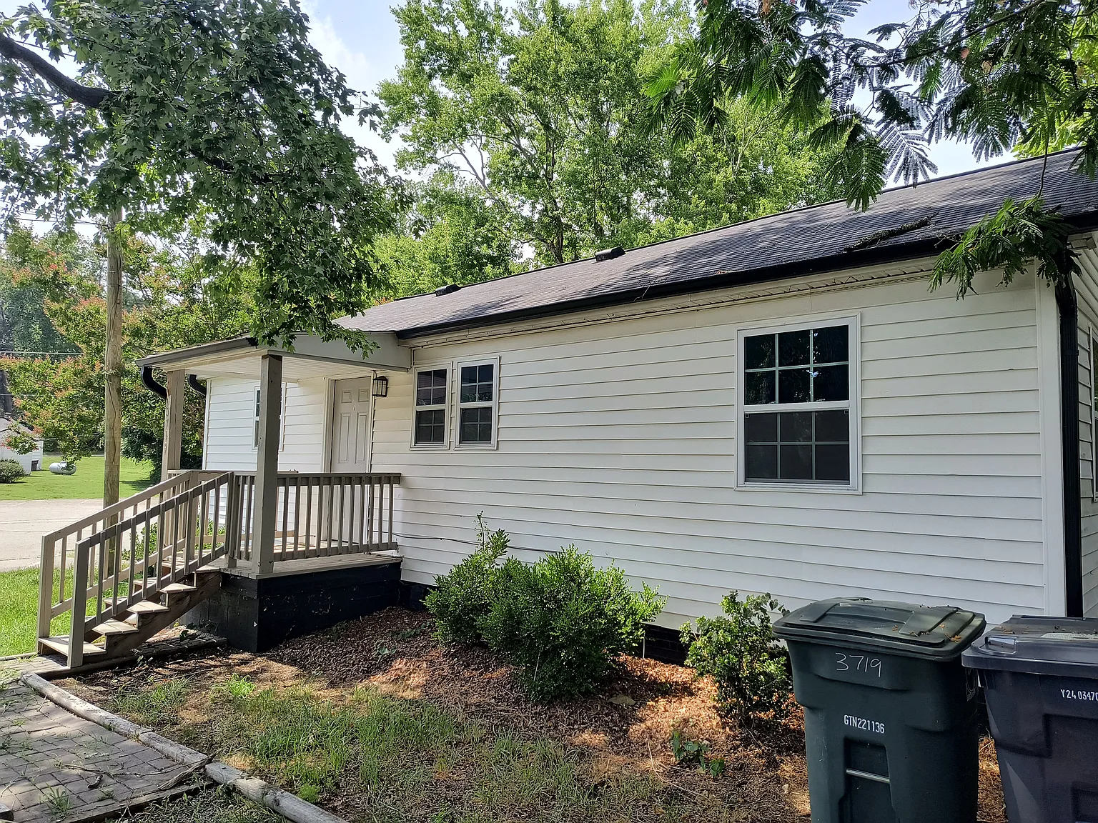 4 bed, 1176 sqft, $1,695 — Photo 2