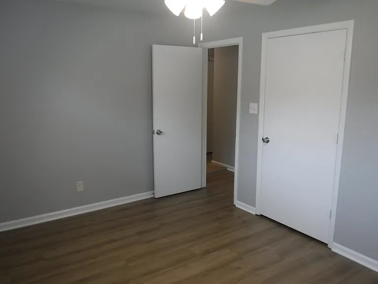 2100 Thornfield Rd — Photo 18