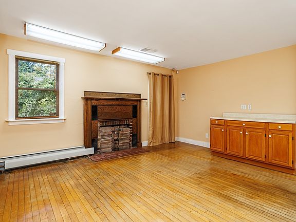 5th image of 18 Main St