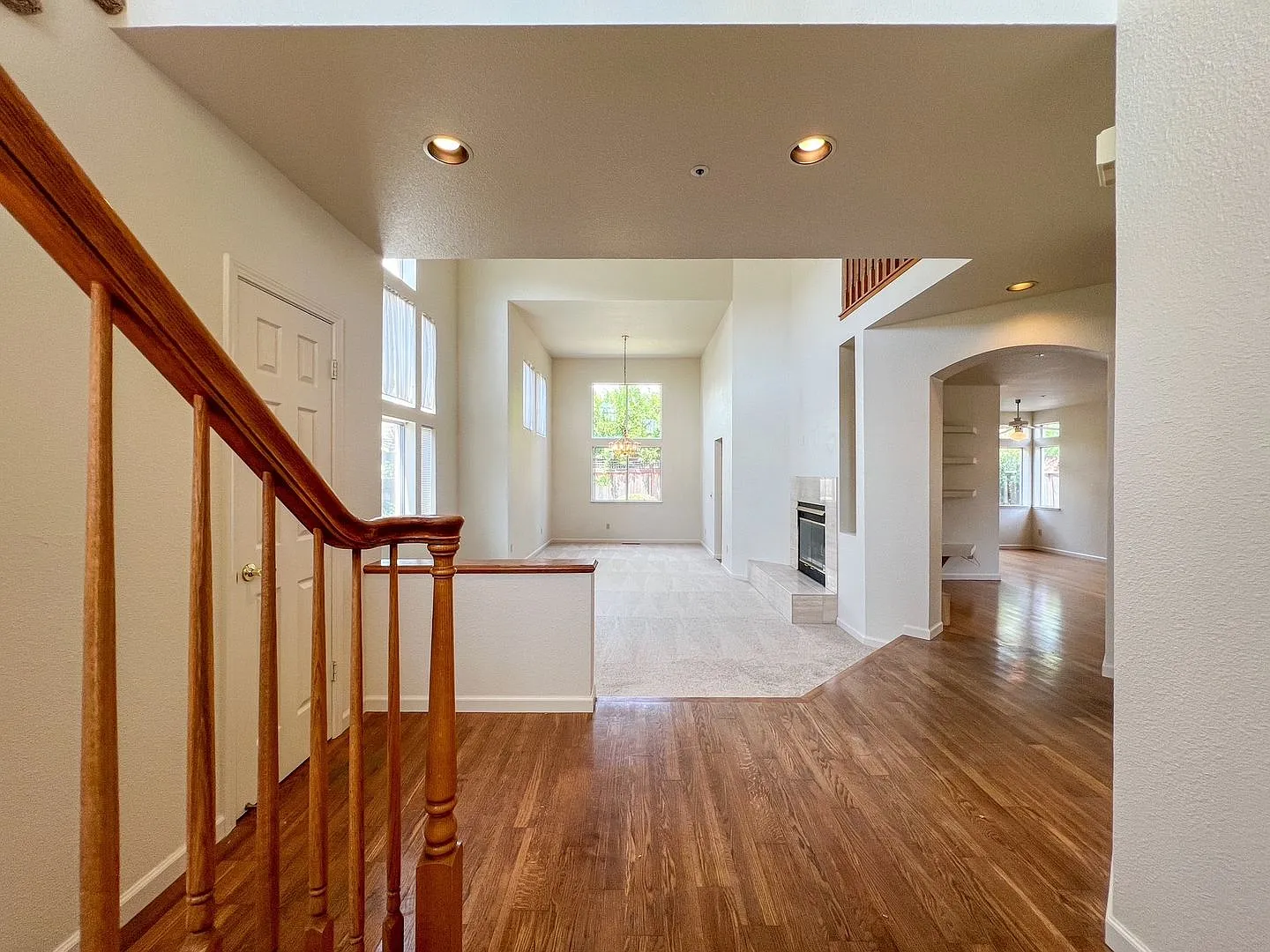 Spacious 4 Bedroom Home in Napa's Vineyard Estates — Photo 3