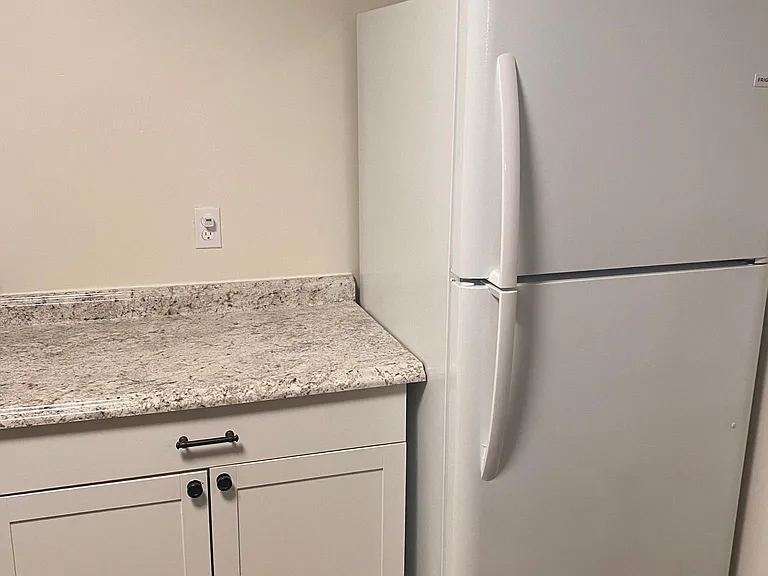 130 Robinson St #1 — Photo 4