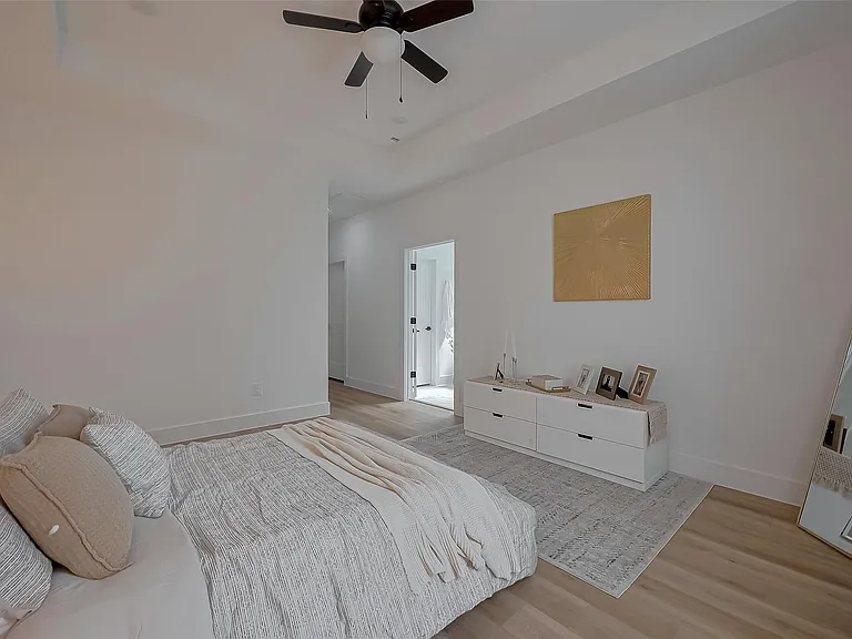 776 Mansfield St — Photo 34