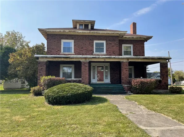 106 N State St, Ridge Farm, IL 61870
