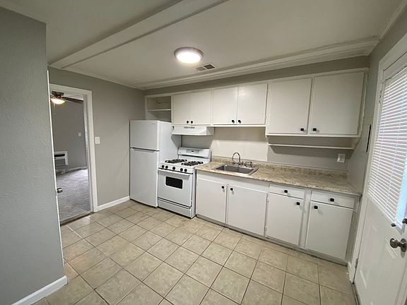 3rd image of 1071 Rochester Rd #9