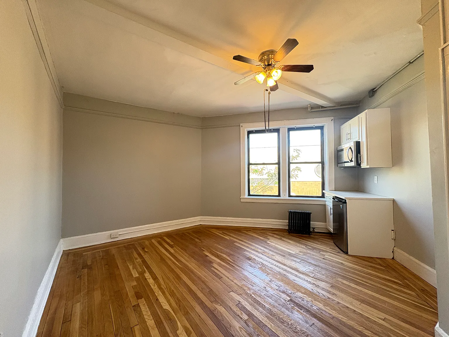 1144 E Grand St — Photo 2