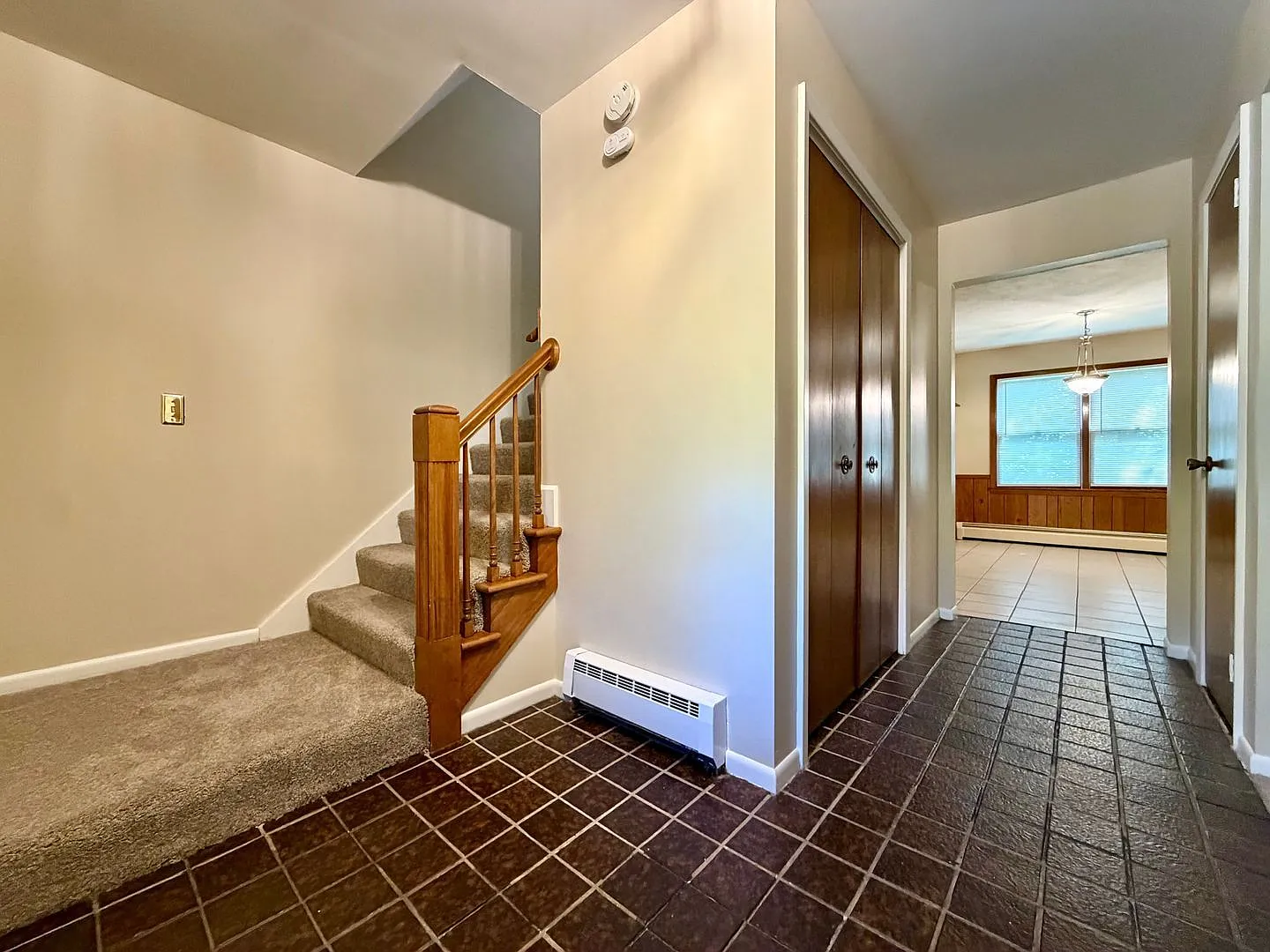 3 bed, 2.5 bath, 2206 sqft, $2,250 — Photo 3
