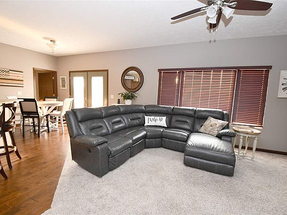 5th image of 4607 Loveland Dr