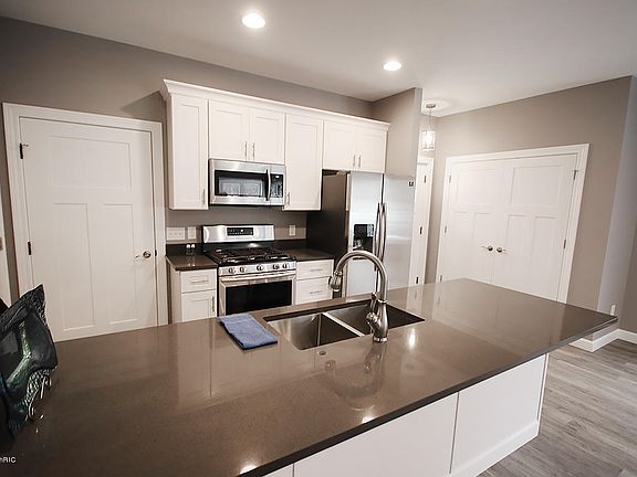 5th image of 109 Lexington Pointe Dr #18